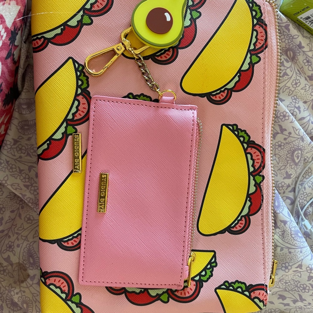 Studio DIY BNWOT Taco Clutch Avocado key chain